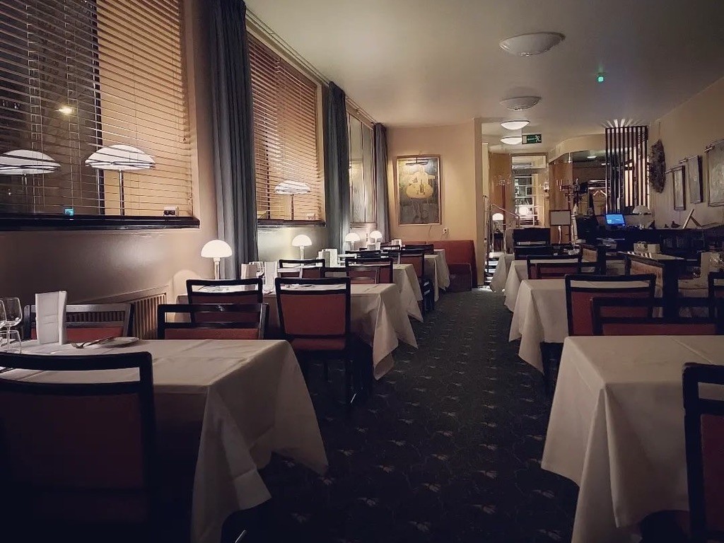 Restaurant Elite: the place