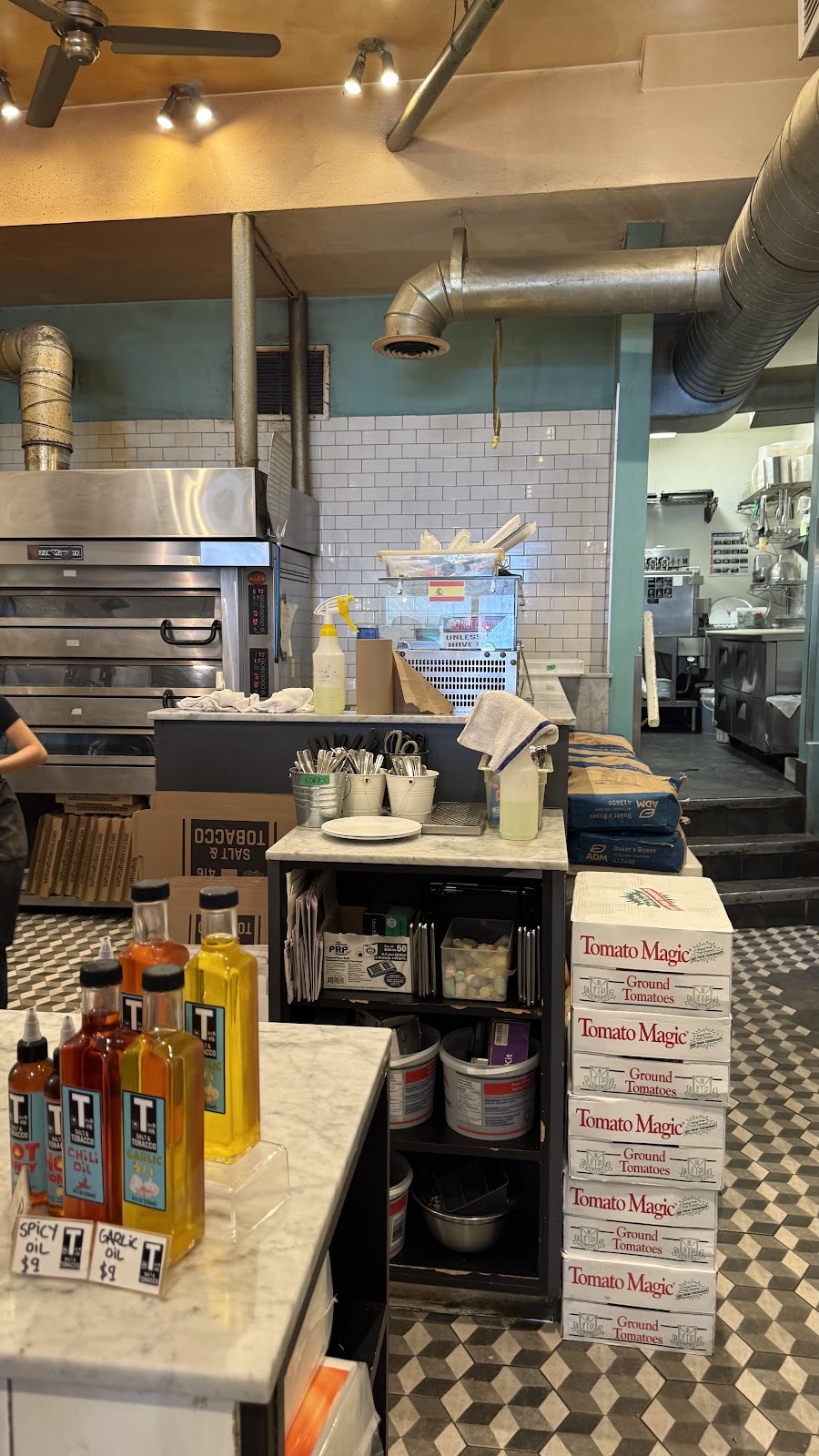 Salt & Tobacco Pizzeria: the place