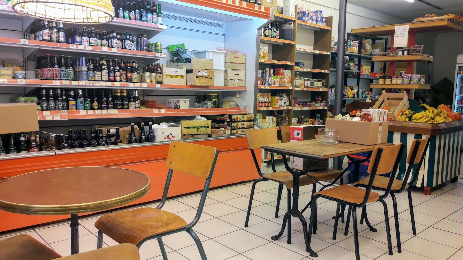 Armand Bar et Cantine: the place