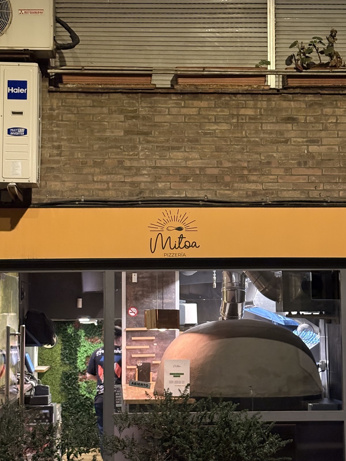 Mitoa Pizzería: the place