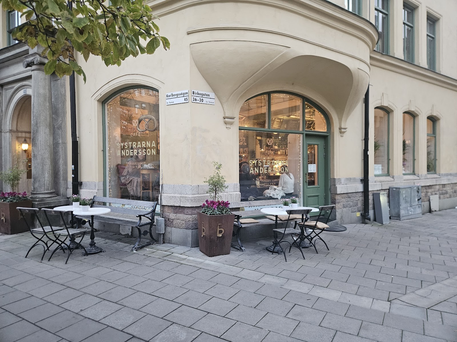 Systrarna Andersson: the place