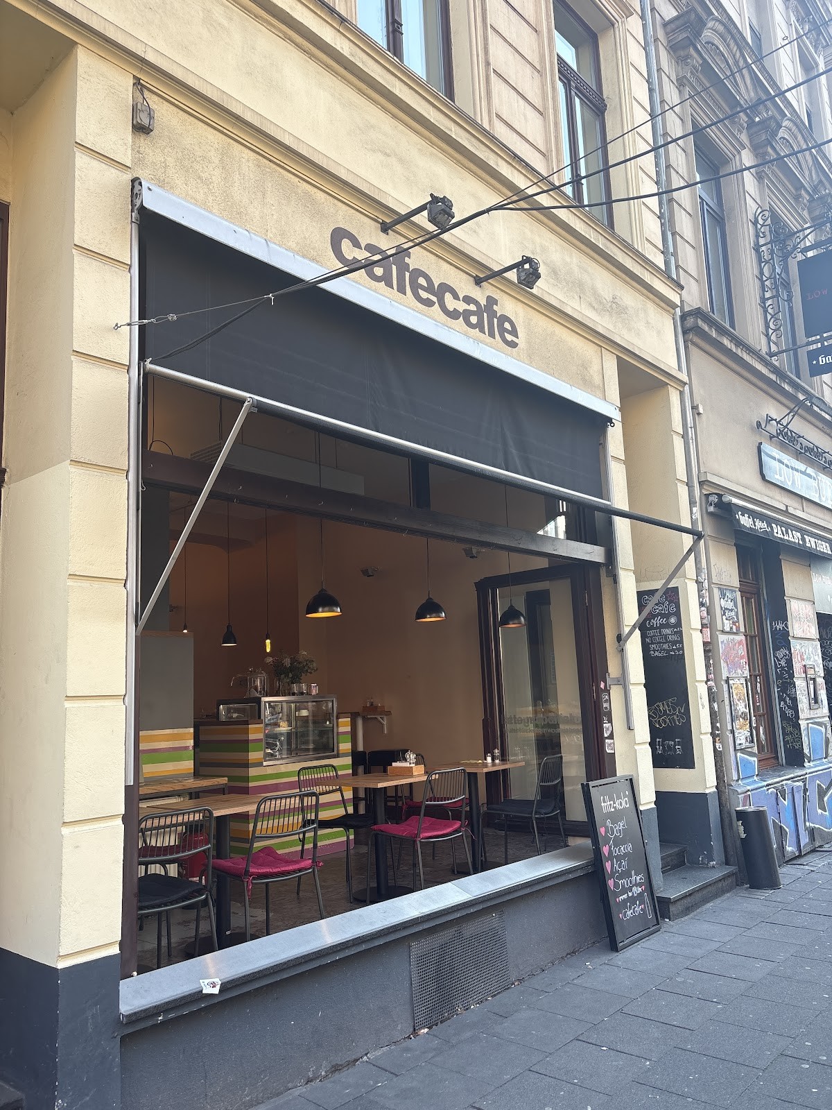 cafecafe - urban eats & coffee: the place