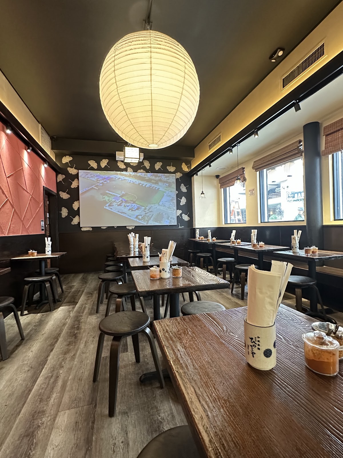 HINODEYA Ramen Union Square: the place