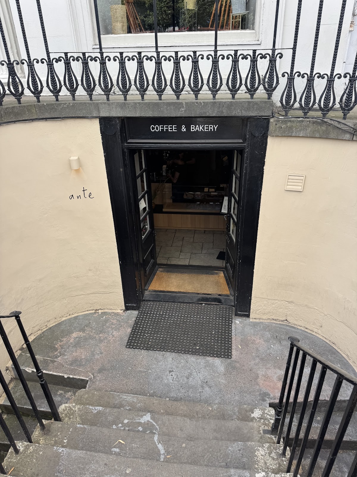 Ante: the place