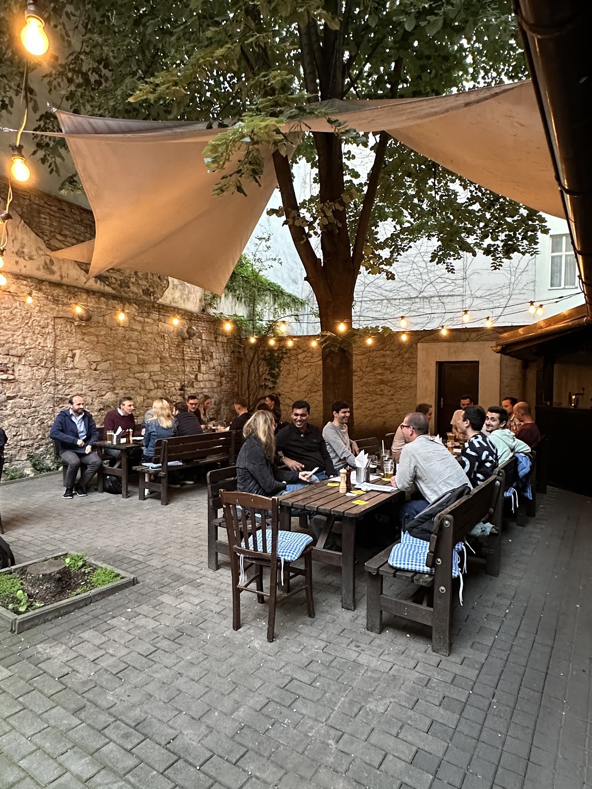 Jáma³ Garden Pub: the place