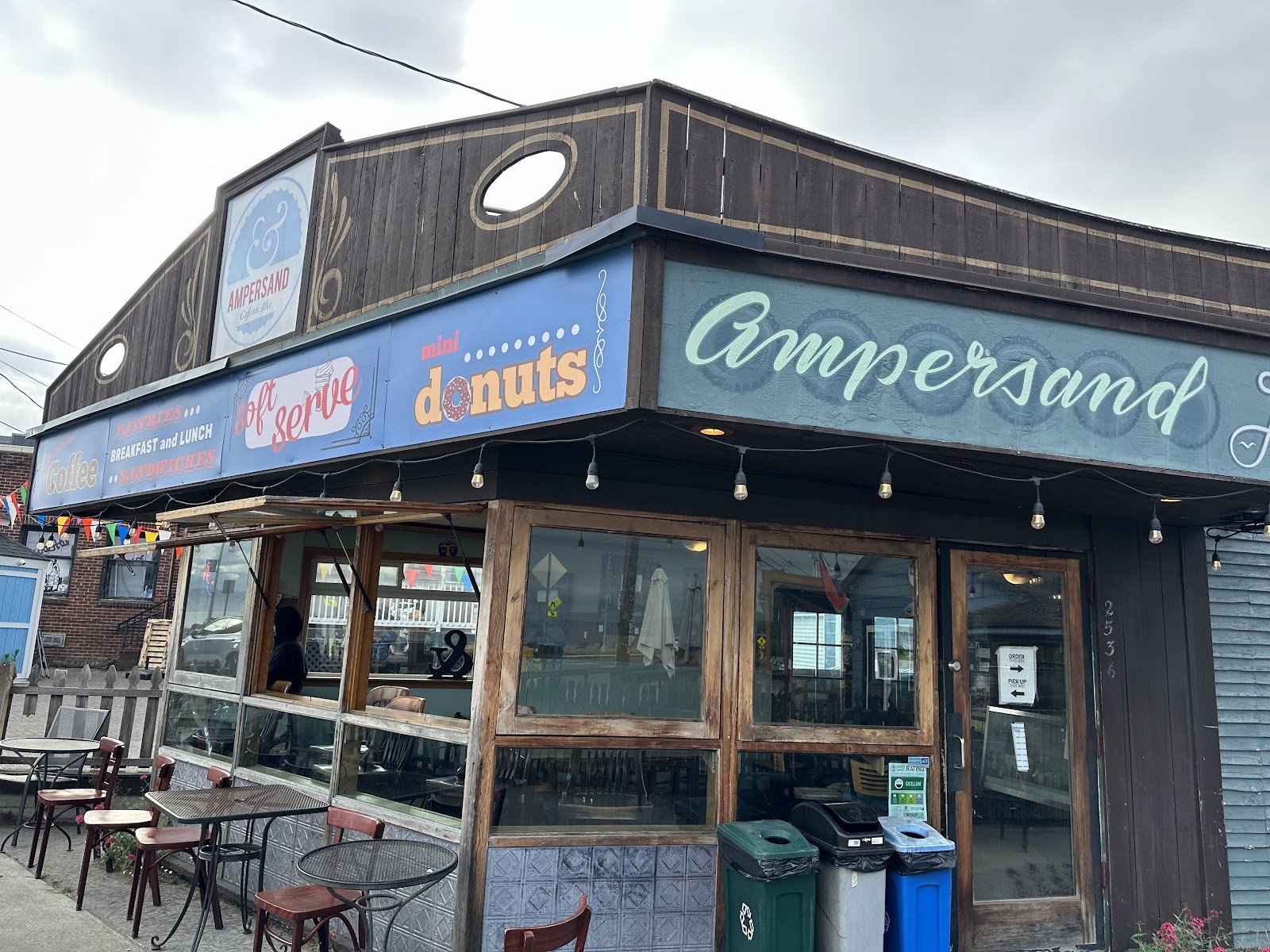 Ampersand Cafe on Alki: the place