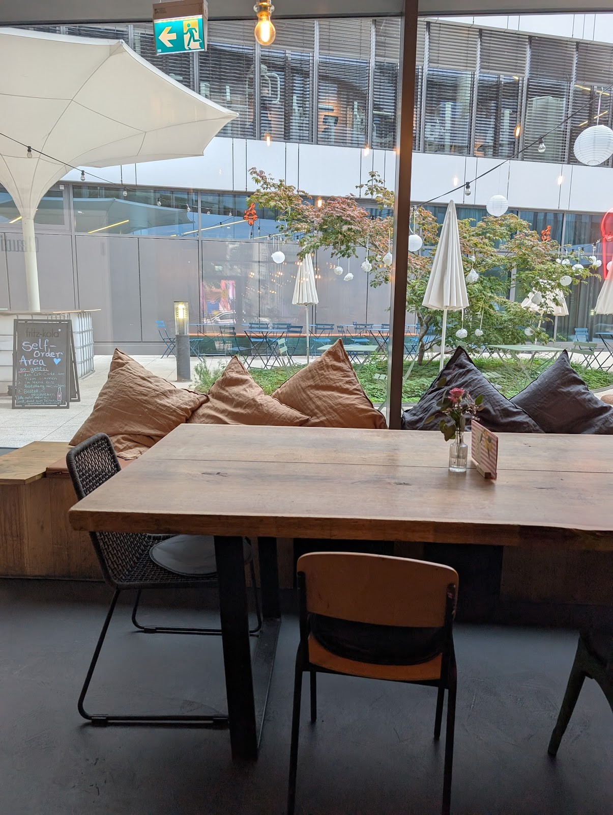 Claus Eismanufaktur & Deli: the place