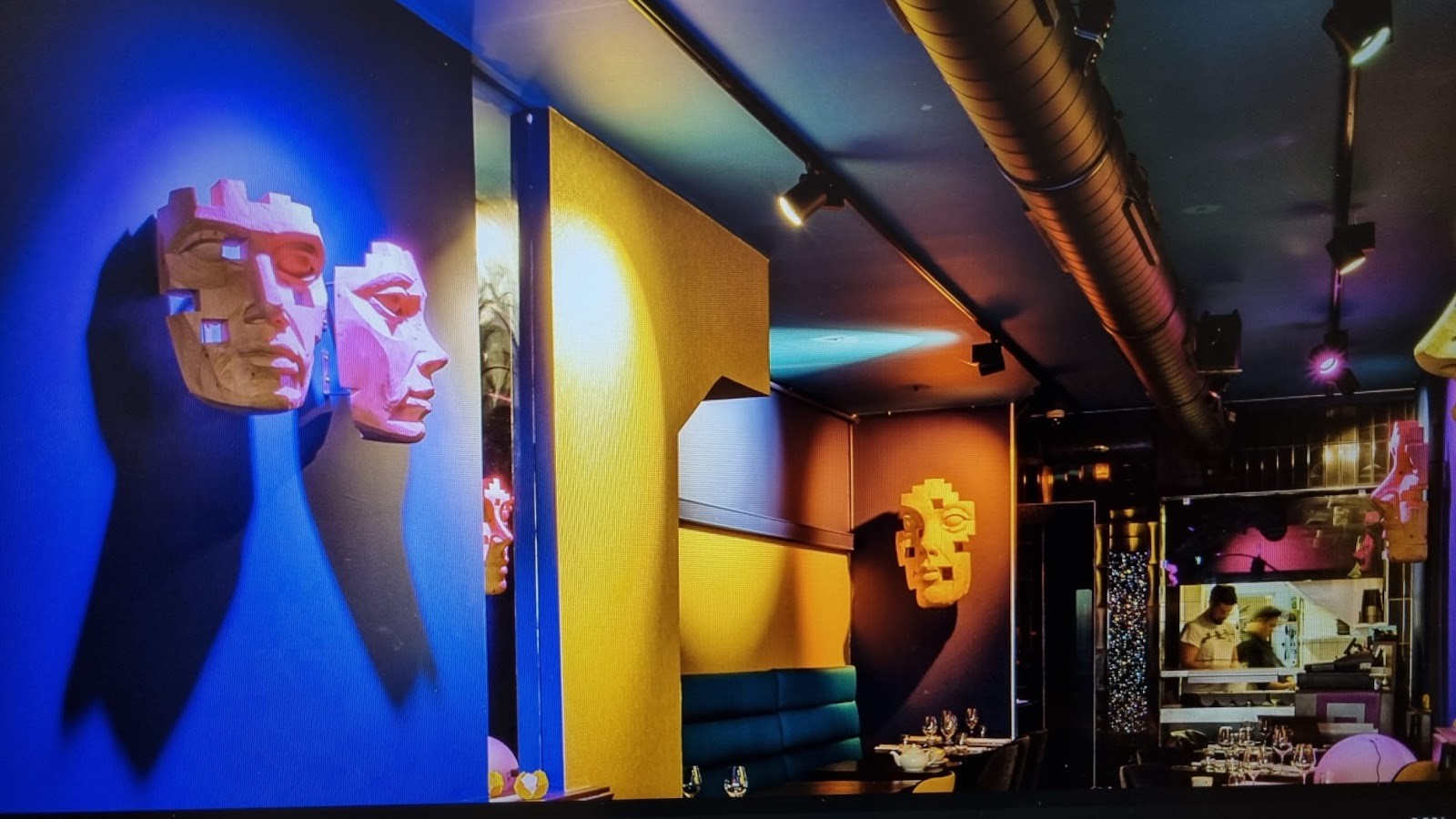 Blue Pepper Restaurant and Candlelight Cruises: the place