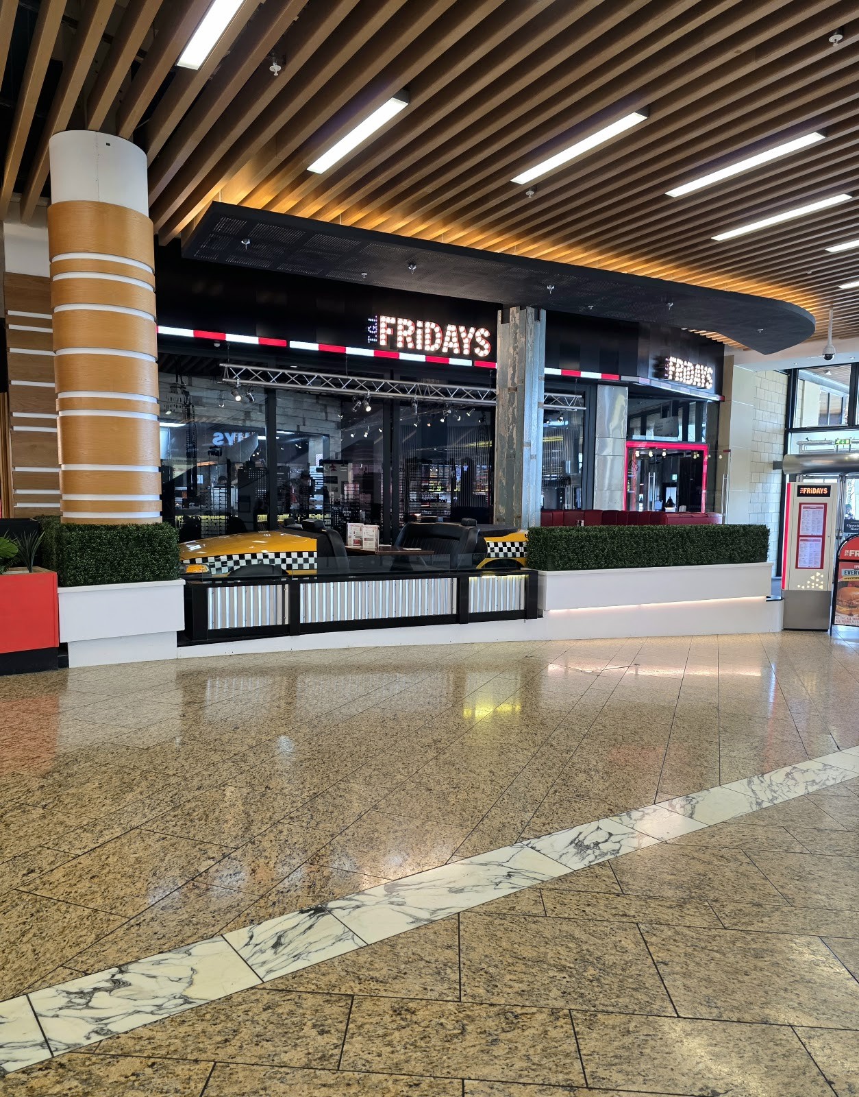 TGI Fridays - Barrhead Rd: the place