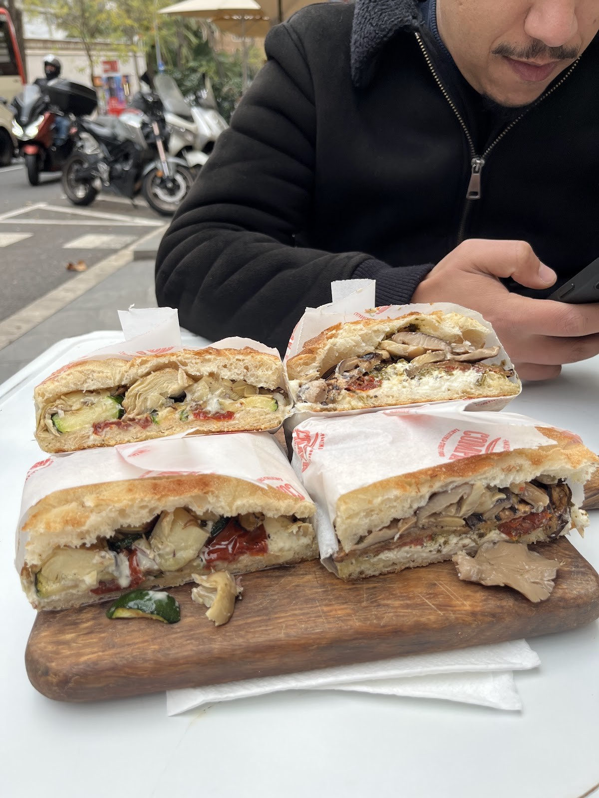 COMPÀ Gràcia - Panino Calabrese: food & drinks