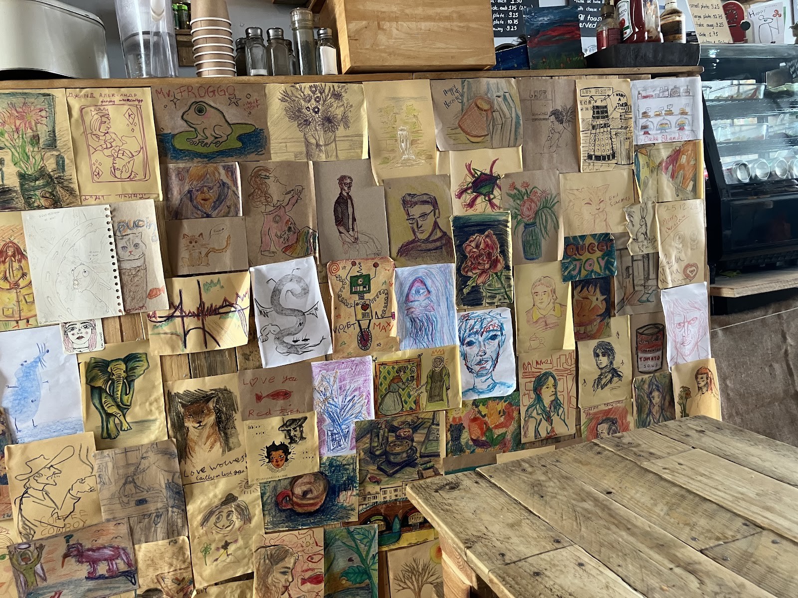 Red Fish Fine Art & Coffee Shop: the place