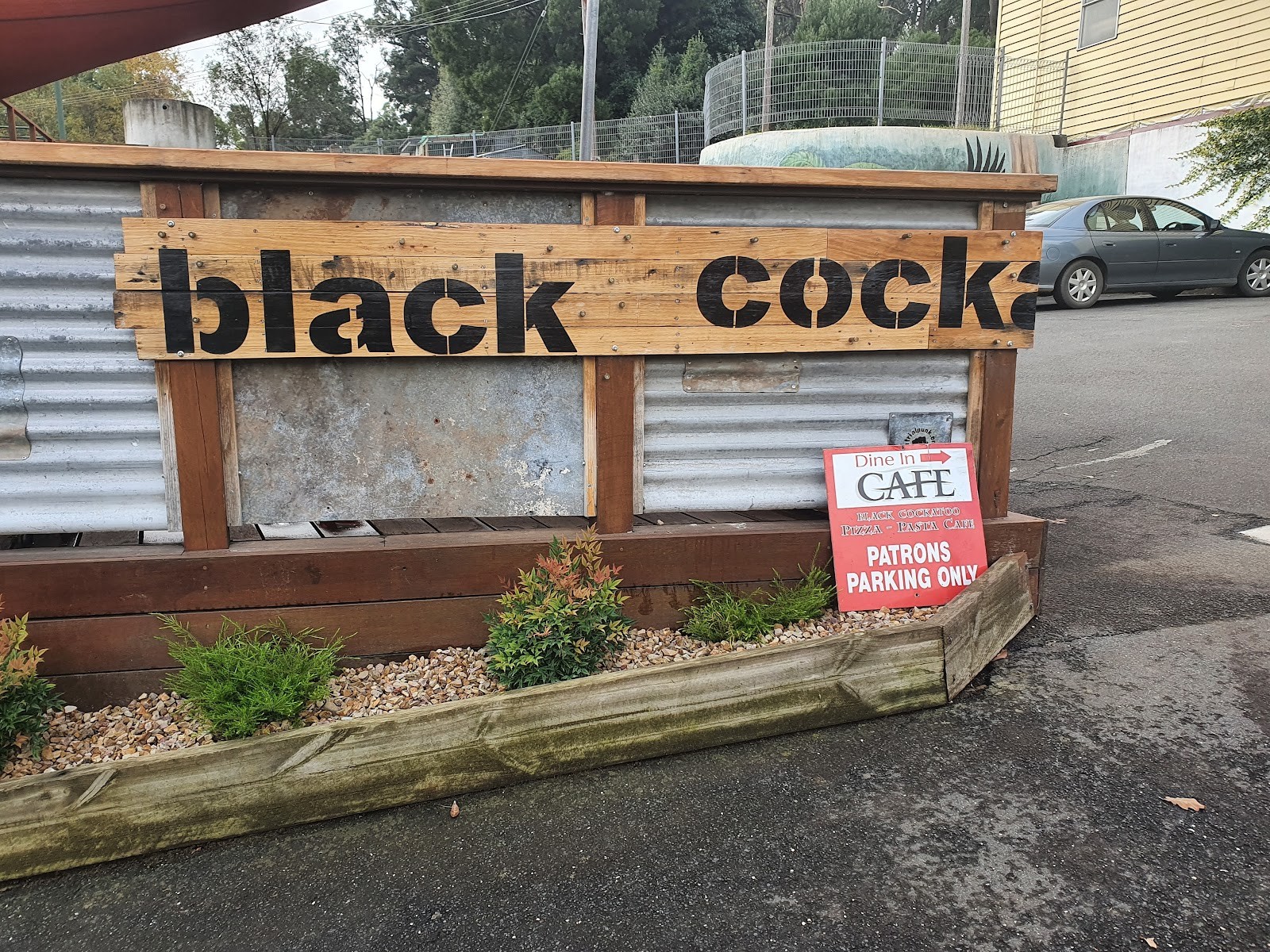 The Black Cockatoo: the place