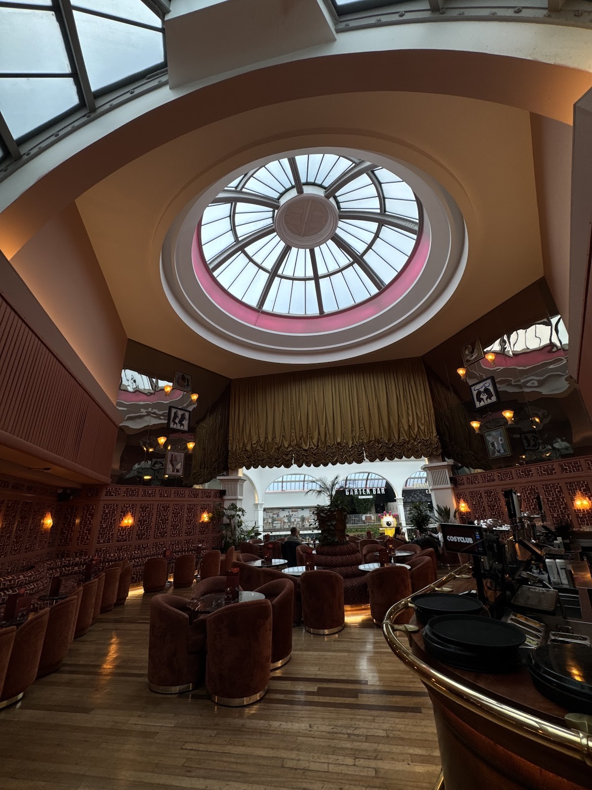 Cosy Club: the place