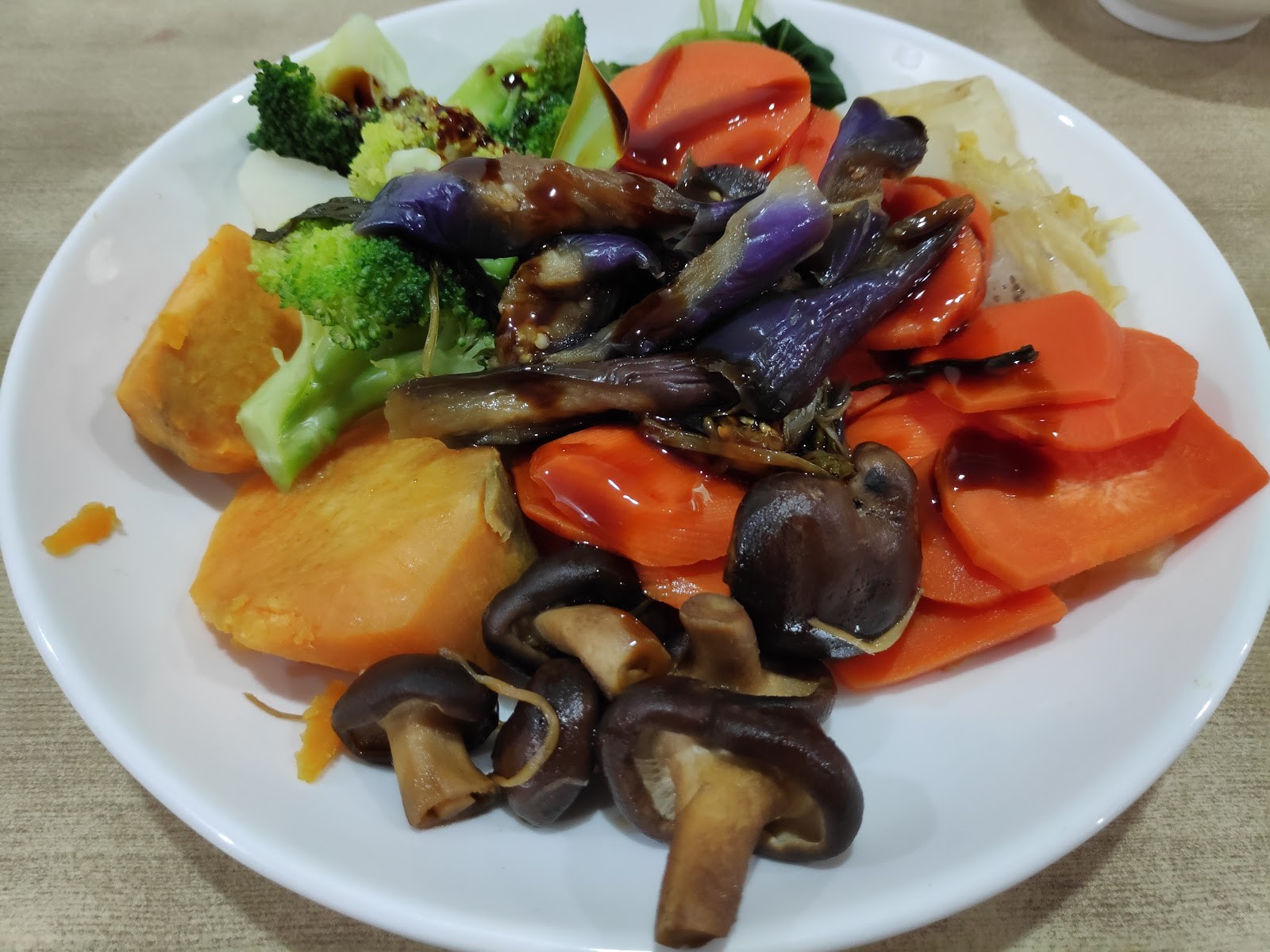 Xiǎo Chú Guì SùShí 小廚櫃素食: food & drinks
