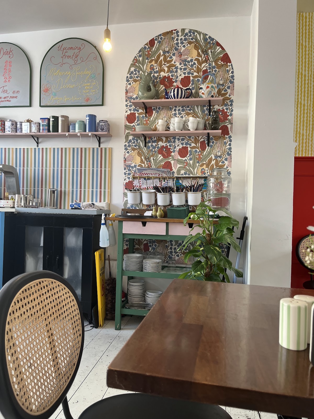 Café des Couleurs: the place