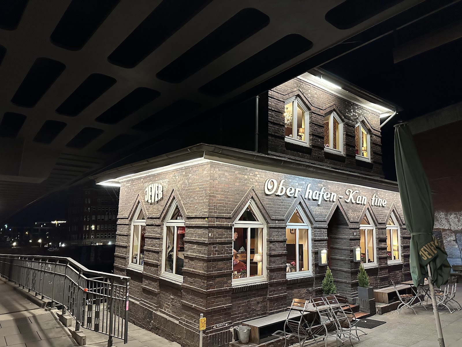 Oberhafen-Kantine: the place