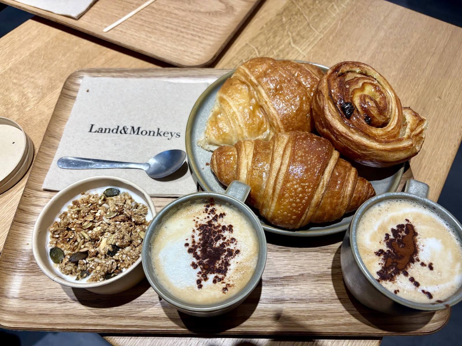 Land&Monkeys Grands Boulevards: food & drinks