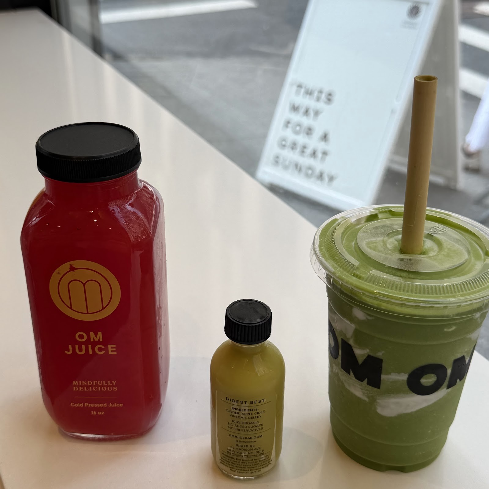 Om Juice Bar: food & drinks