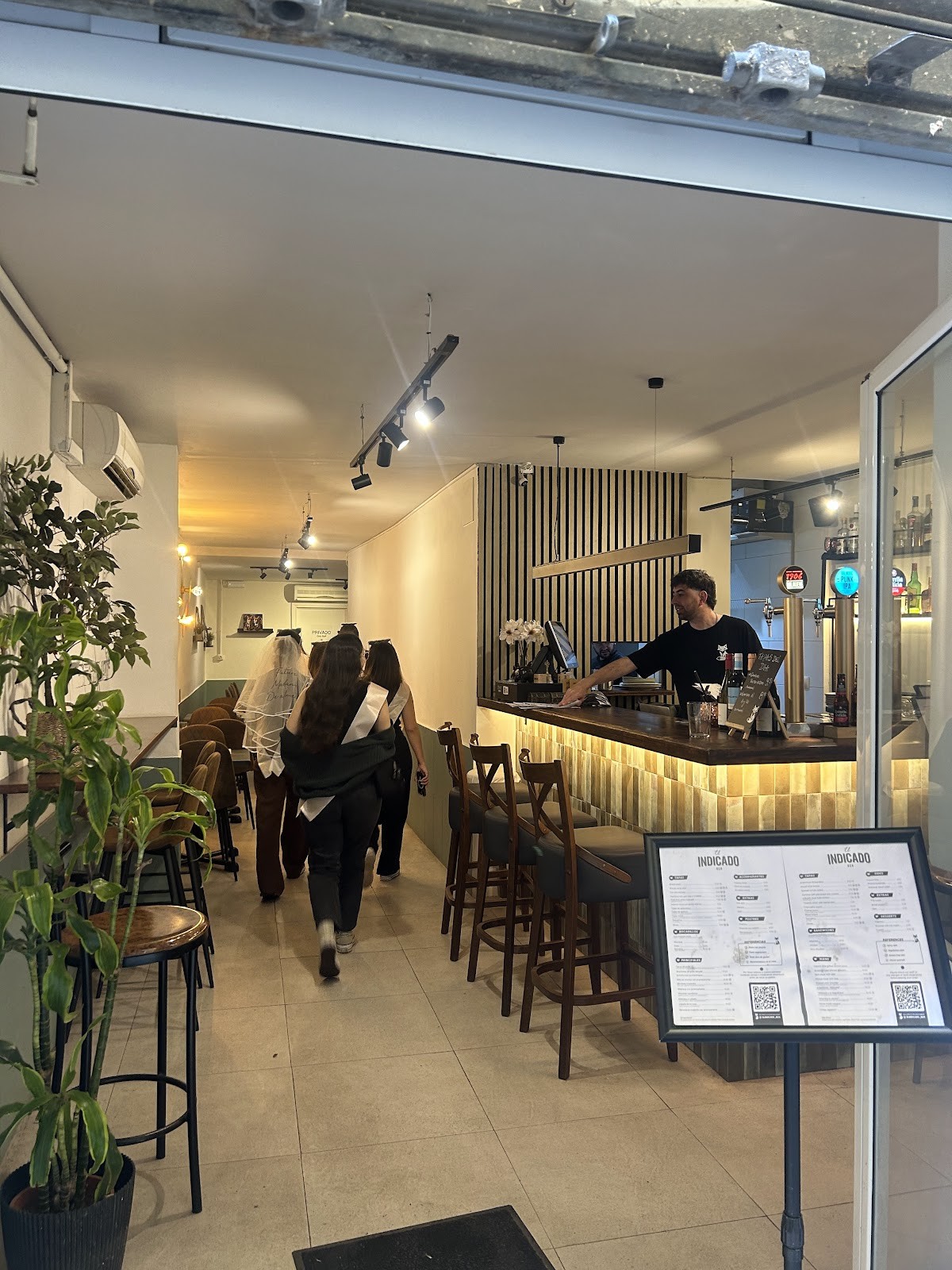 El Indicado: the place