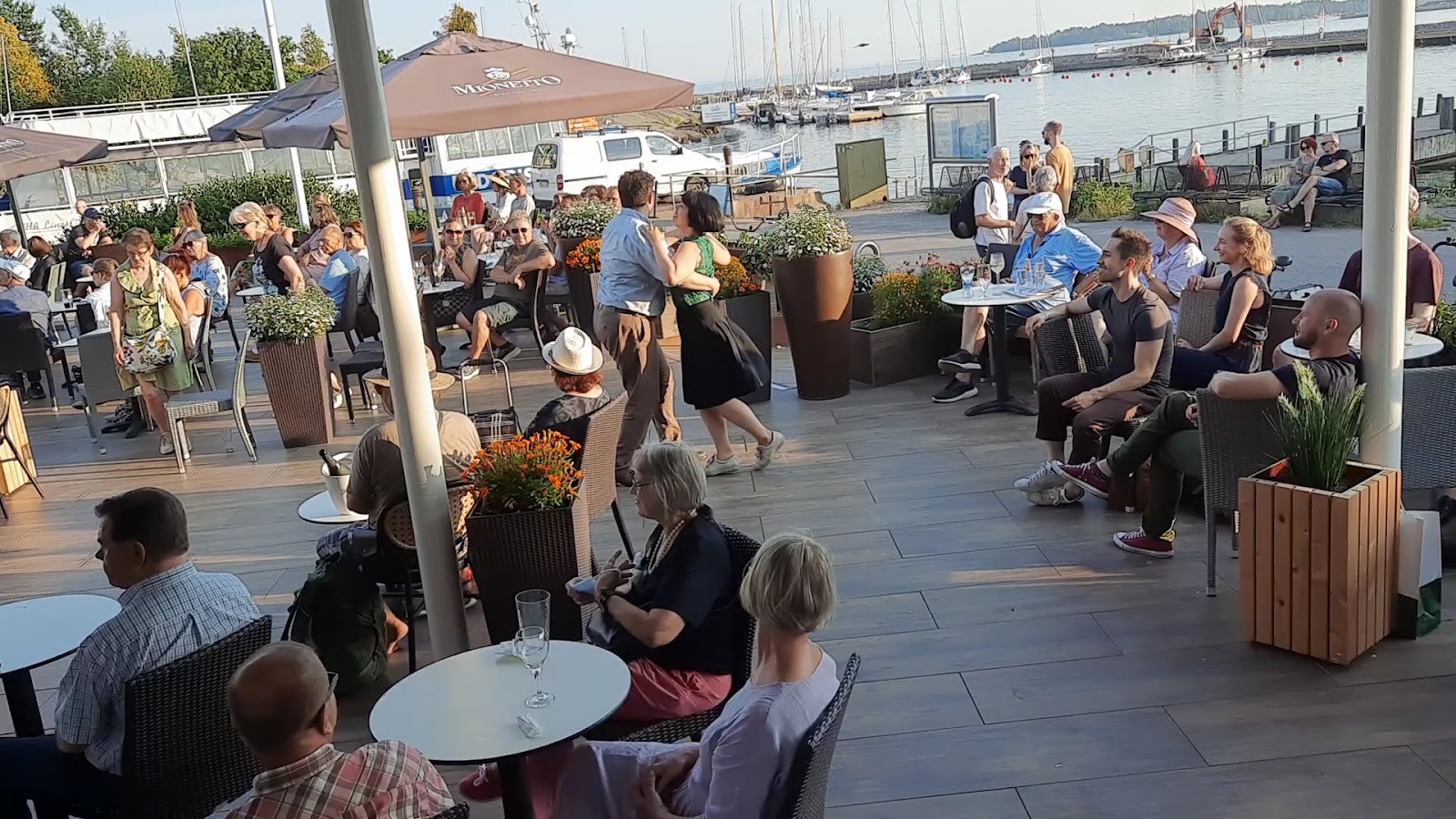 Cafe Carusel: the place