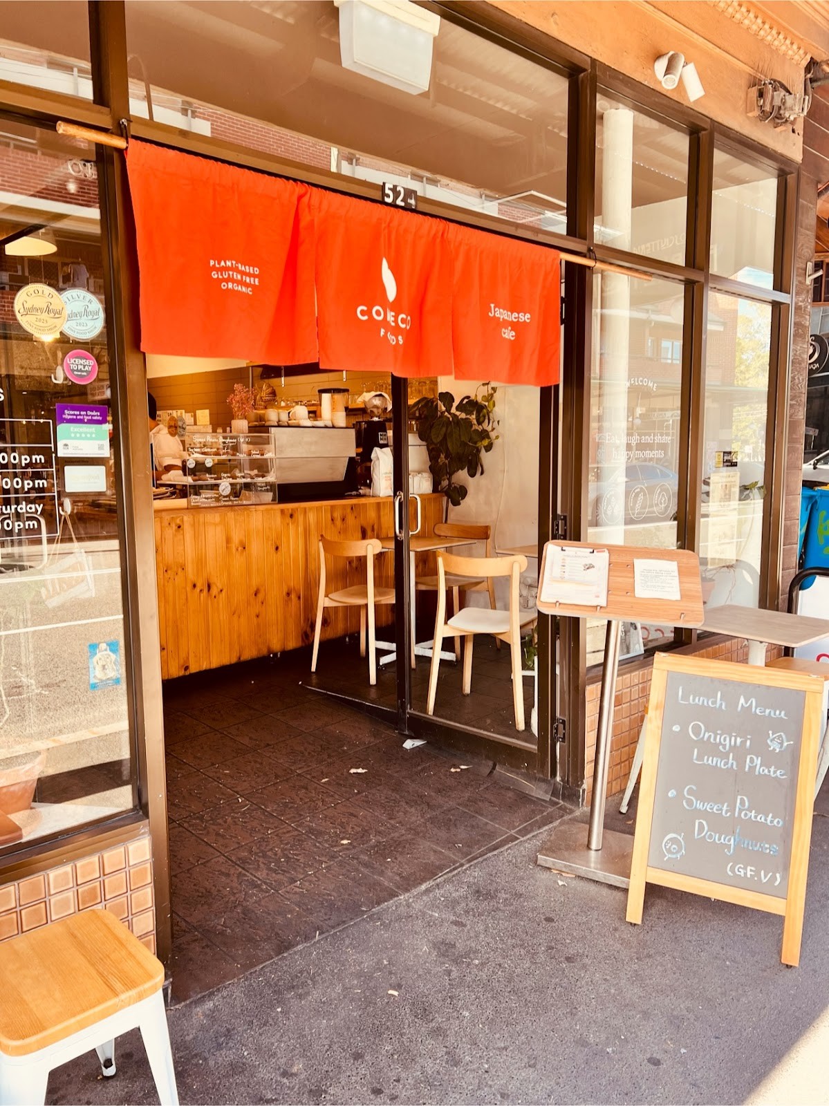 Comeco Cafe & Sushi Bar: the place