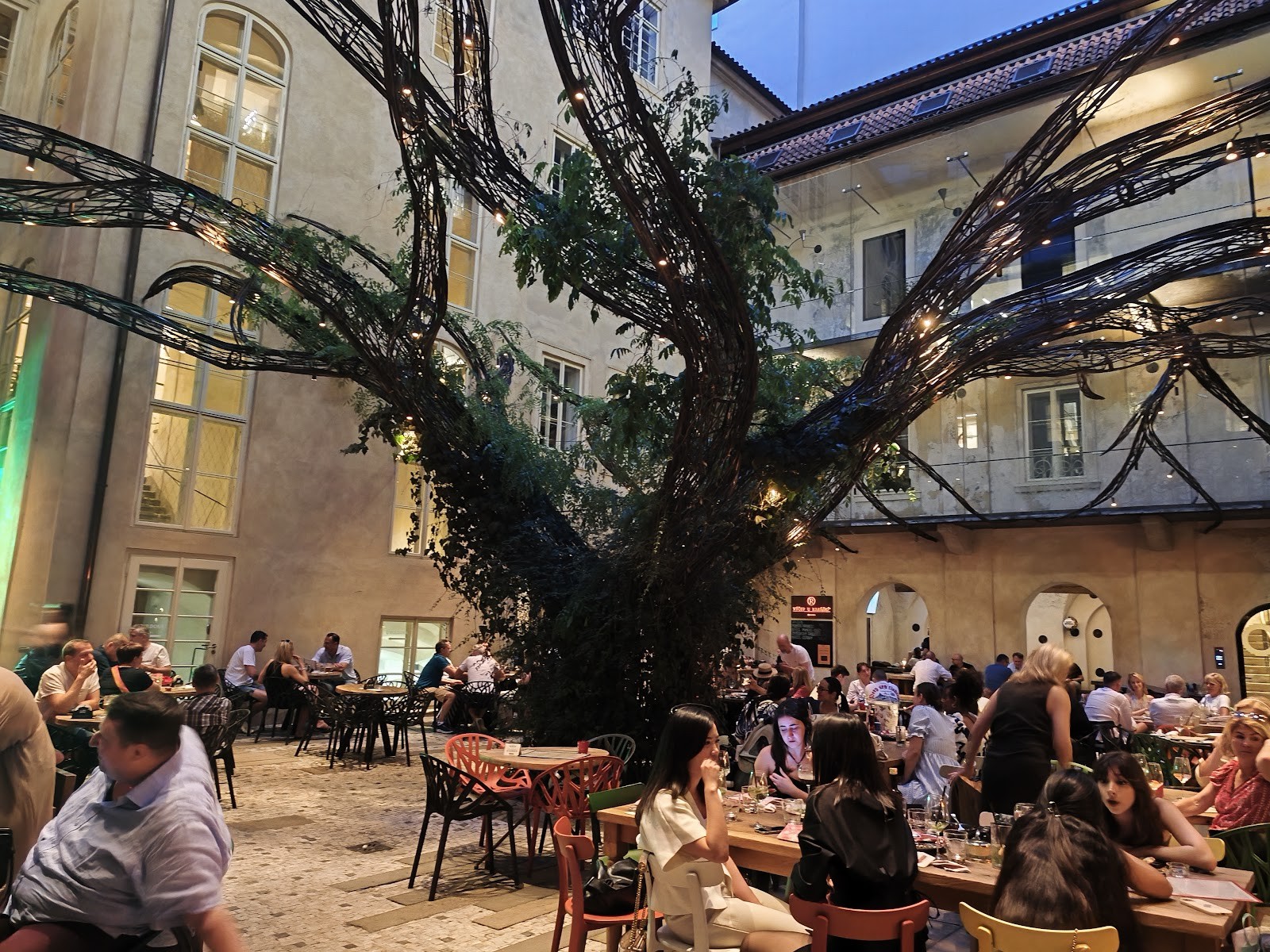 L'Osteria - Národní: the place