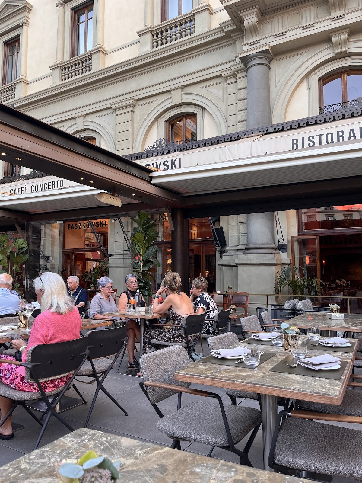 Caffe Concerto Paszkowski: the place