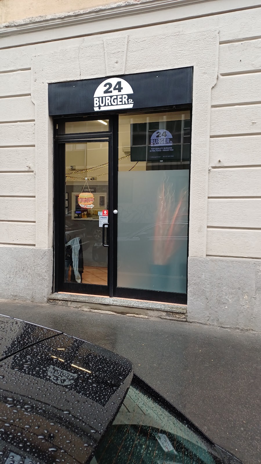 24 Burger Street: the place