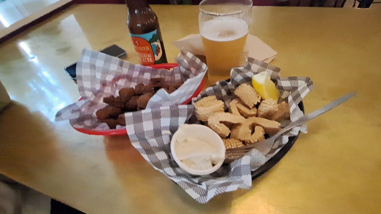 Mama B’s: food & drinks