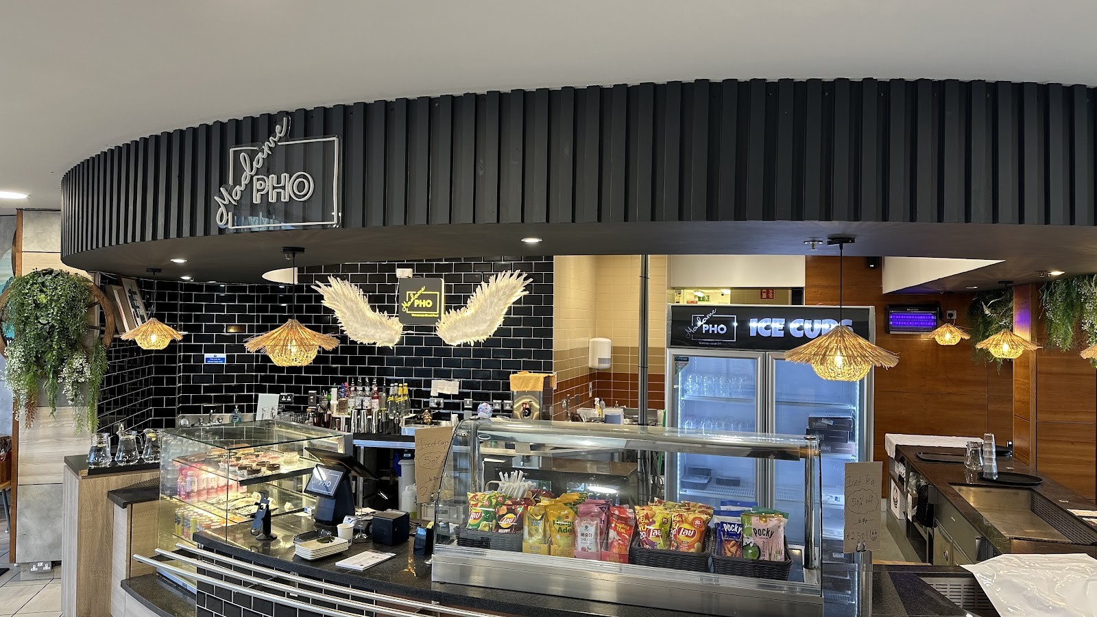 Madame Pho (swan shopping center upstair): the place