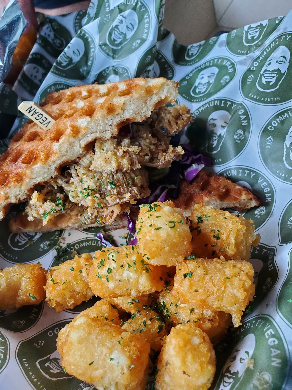 COMMUNITY Kitchen + Taproom: food & drinks