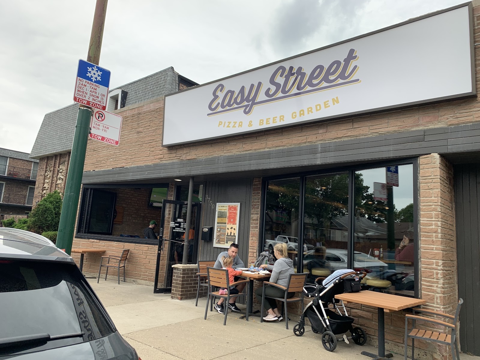Easy Street Pizza & Beer Garden: the place