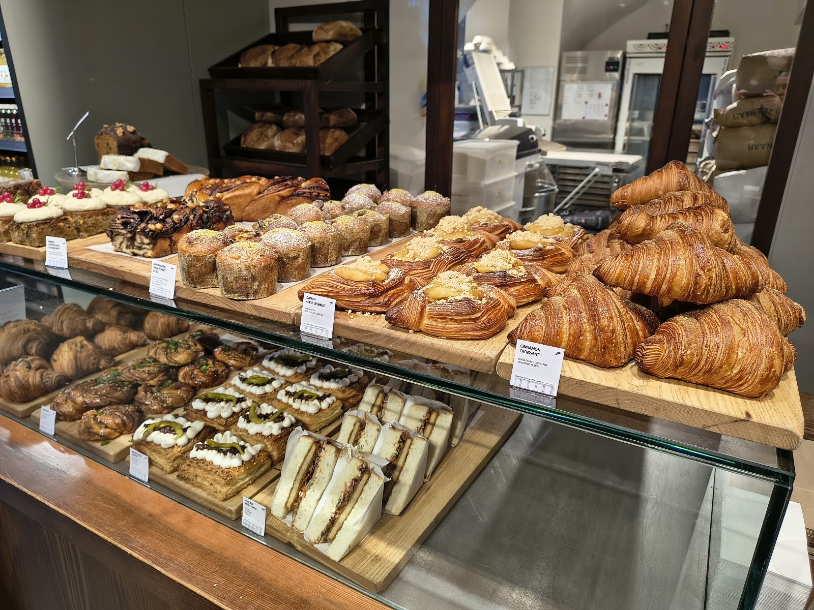 SAINT-JEAN Bakery: food & drinks