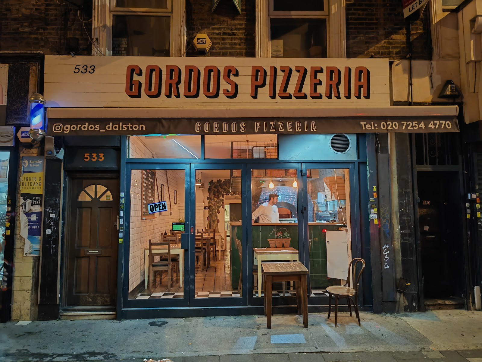 Gordos Pizzeria: the place
