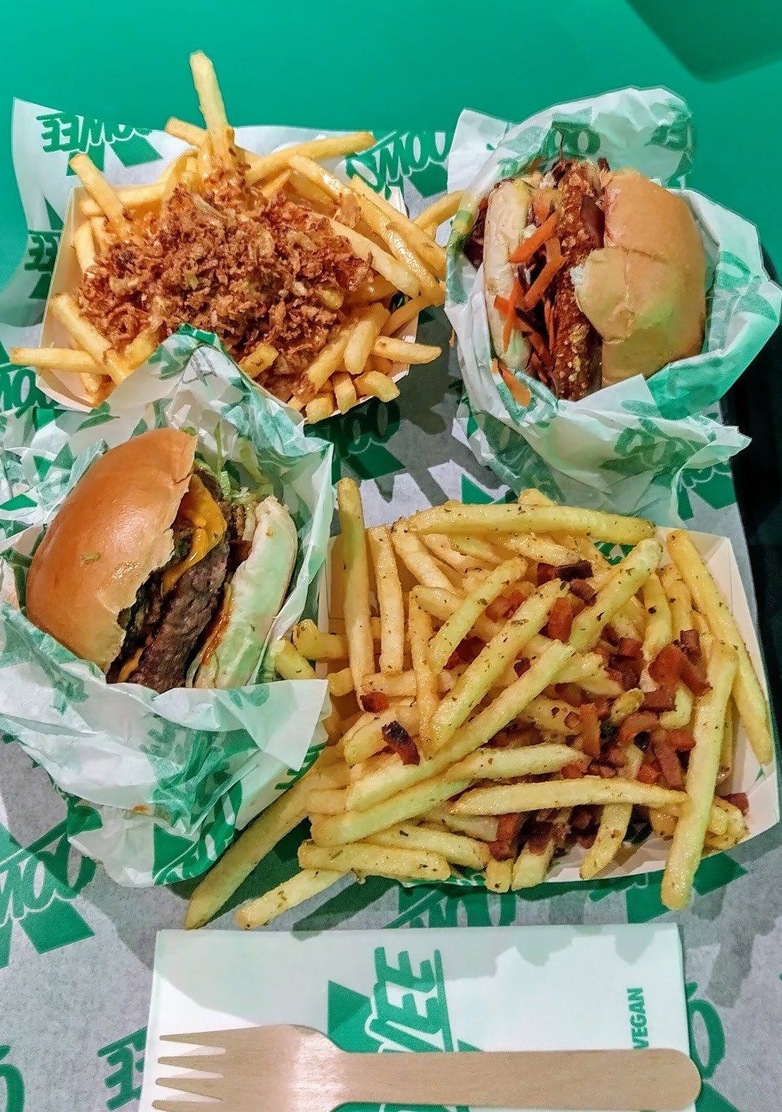 Oowee Vegan Brighton - Plant Based Burgers, Fried Chicken & Shakes.: food & drinks