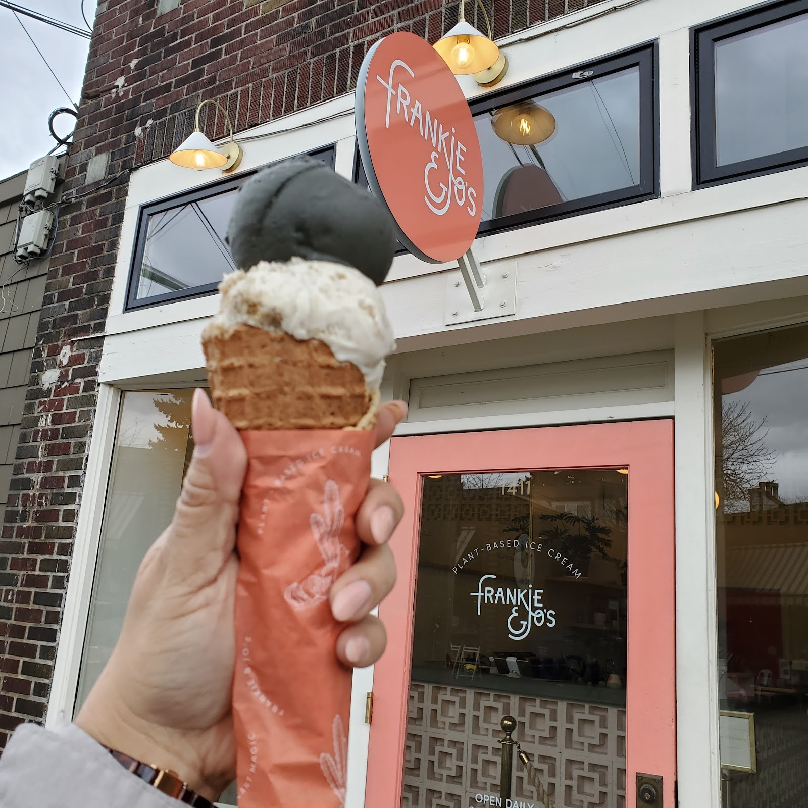 Frankie & Jo's Ballard: the place