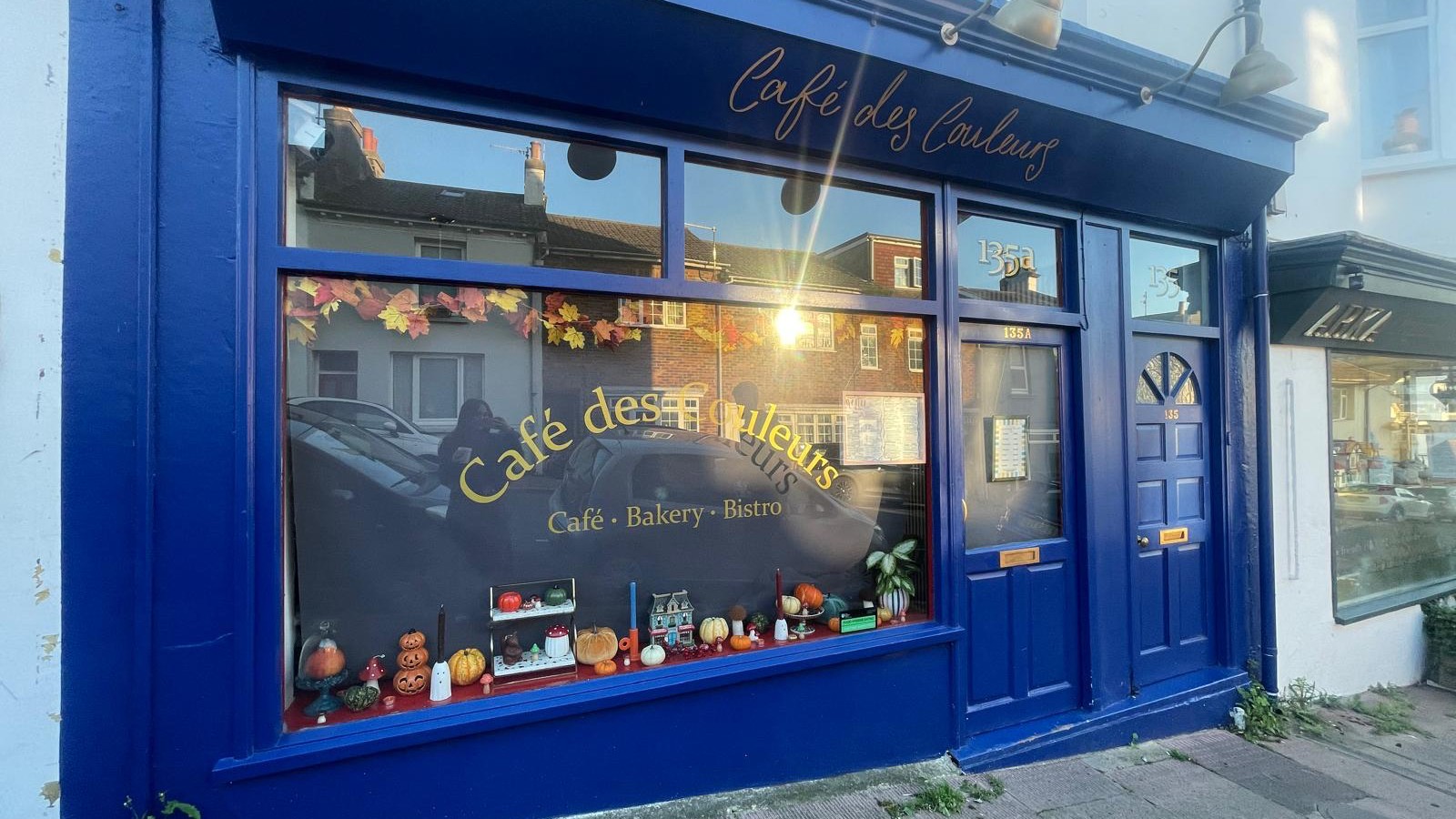 Café des Couleurs: the place