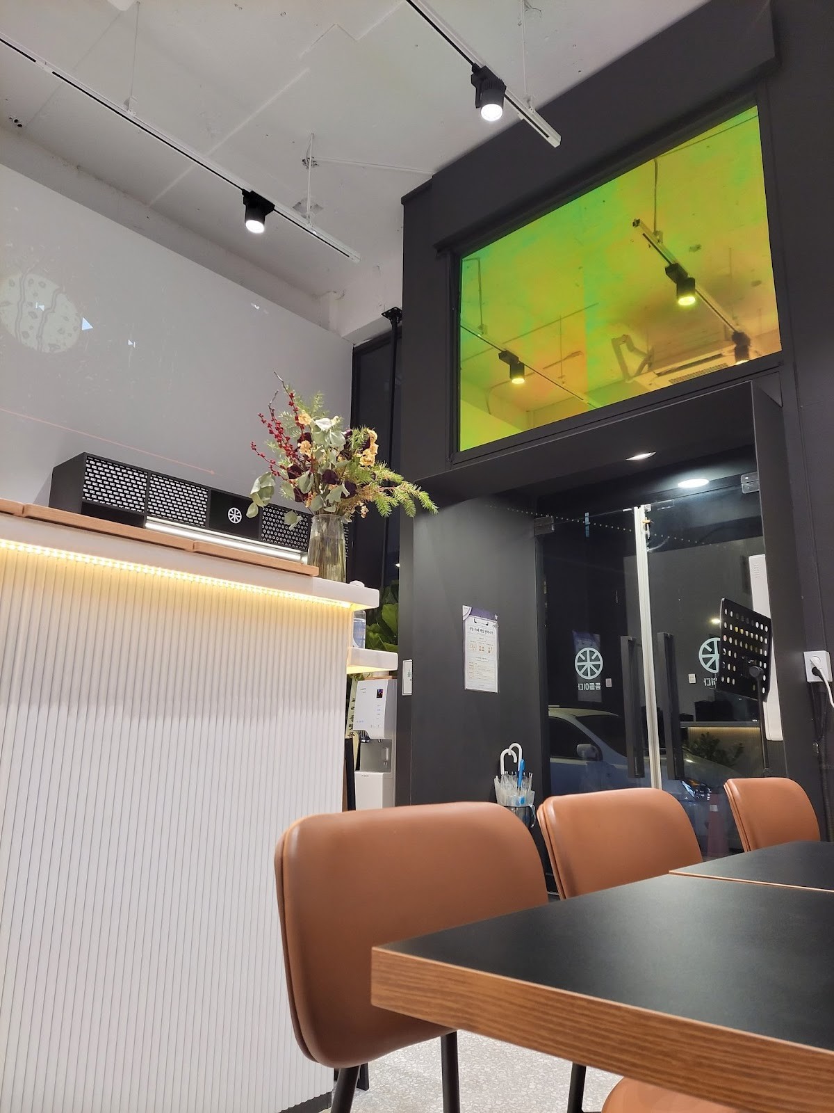 Dodeulda Apgujeong Main Branch - 뜸들이다 압구정본점: the place