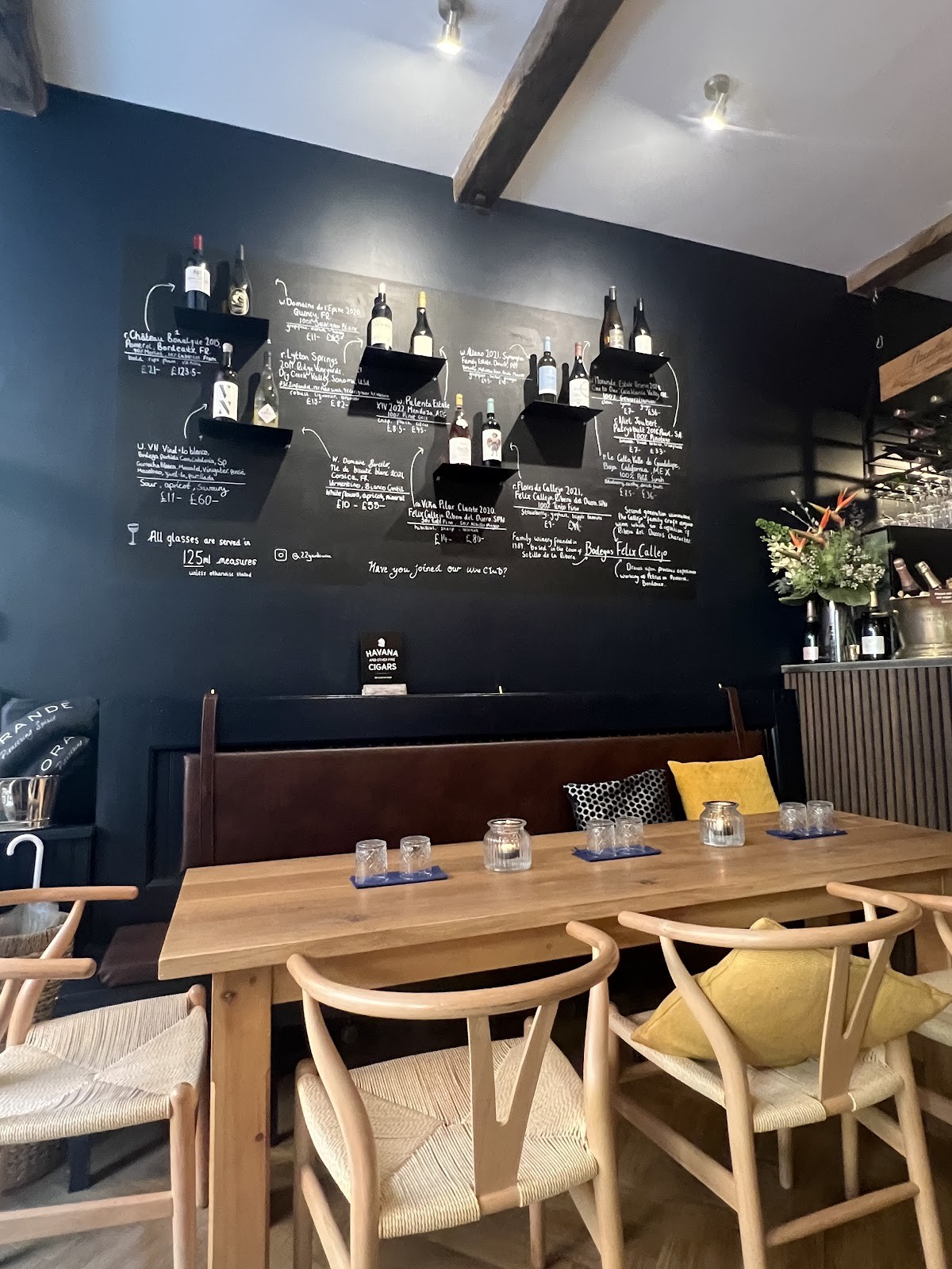 22 Yards Restaurant & Wine Bar: the place