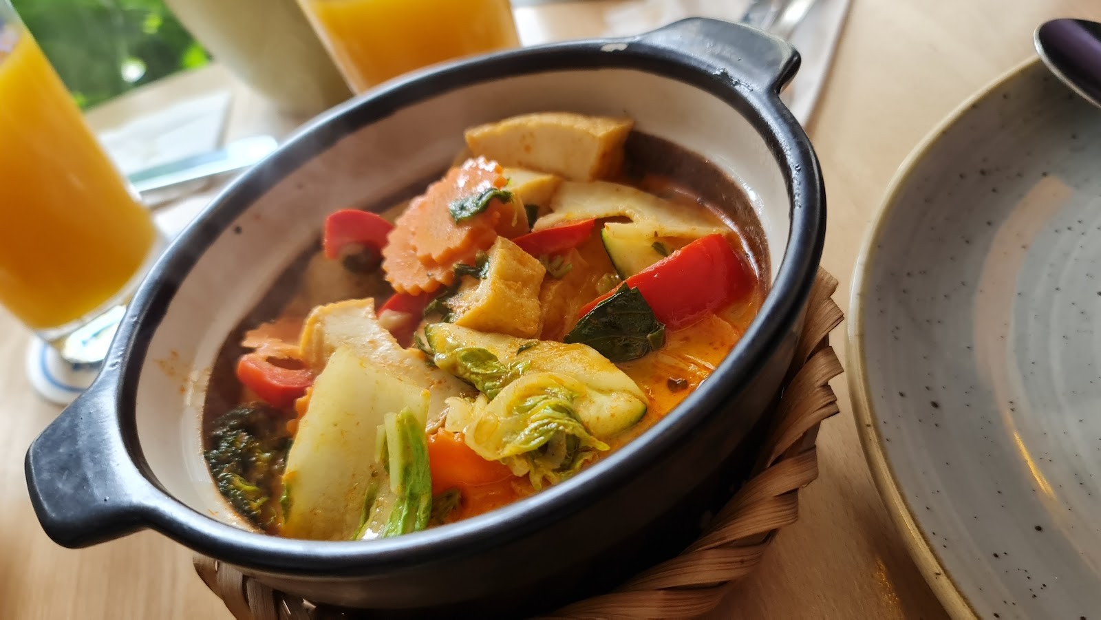 Coconut Bowl: food & drinks