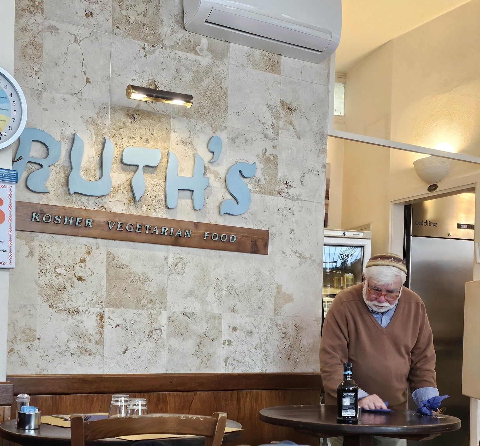 Ruth's Kosher Jewish Restaurant: the place