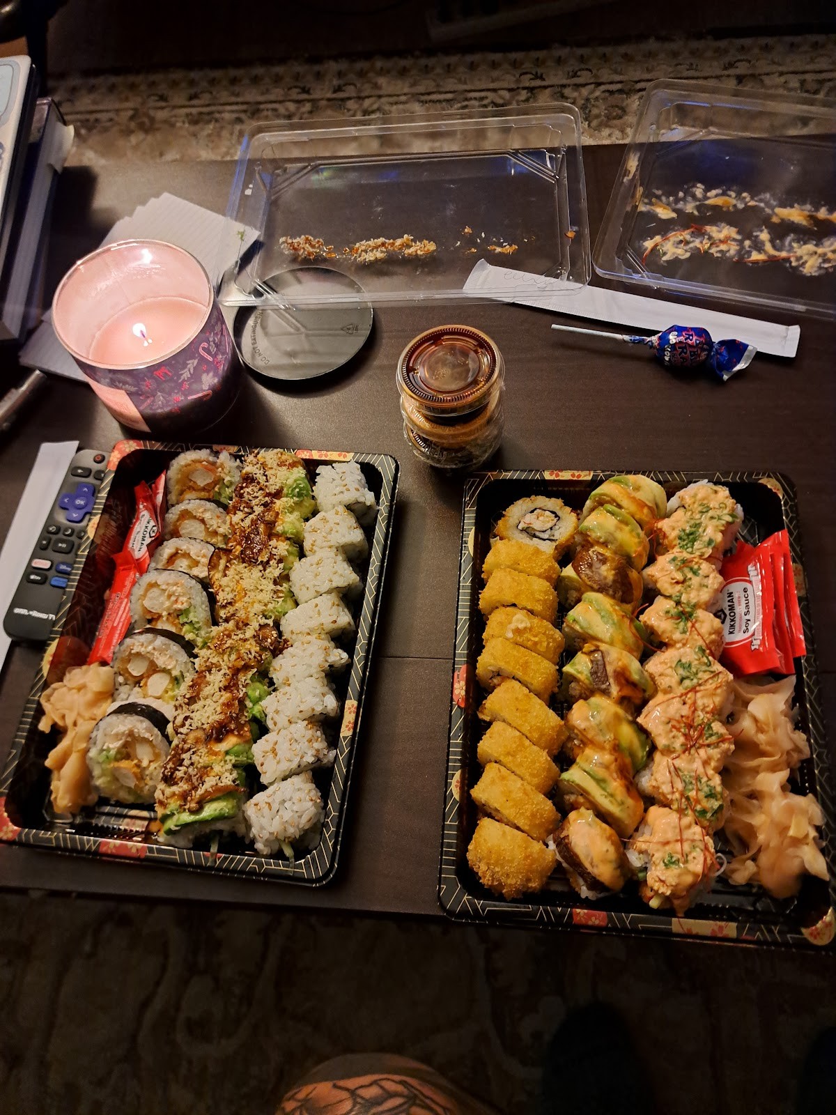 Gorilla Eats Sushi: food & drinks