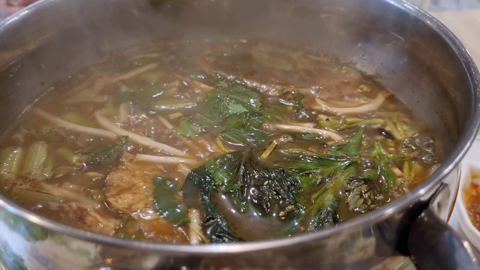 Sook Sathorn Silom Branch: food & drinks