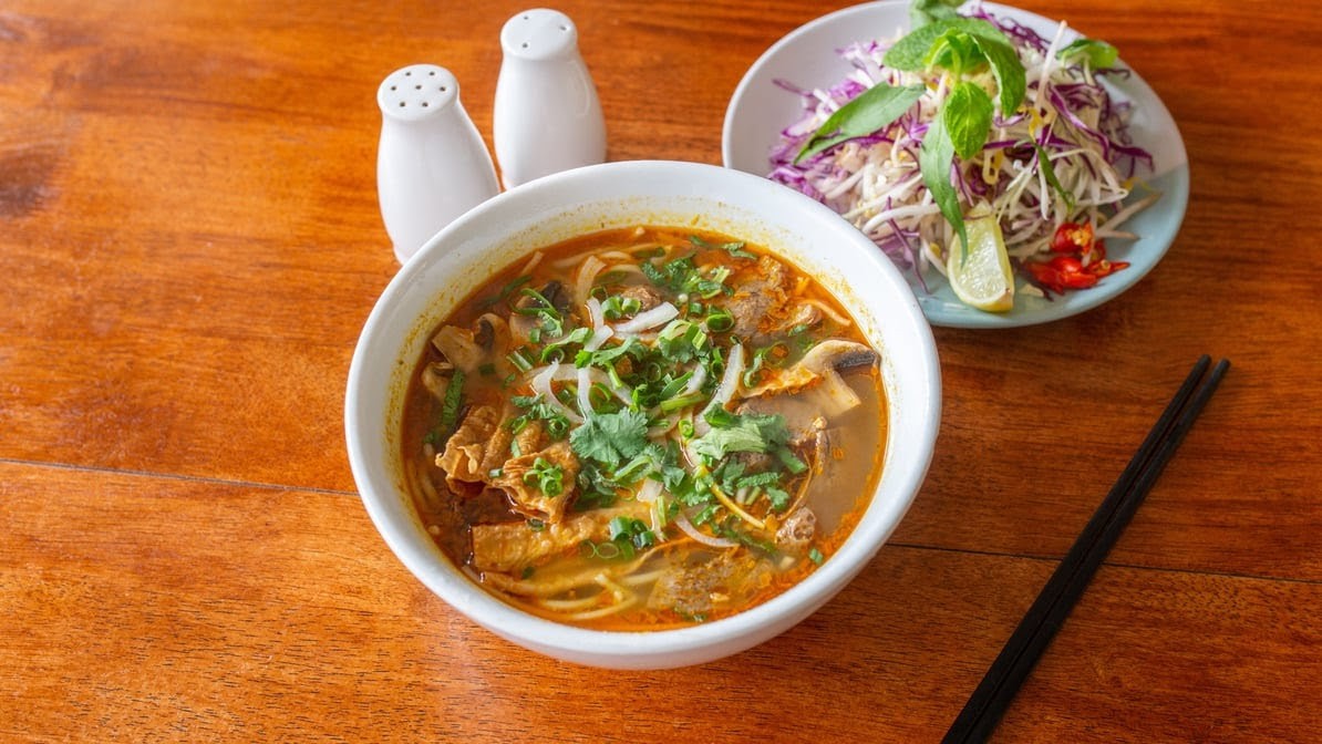 Loving Hut Richmond: food & drinks