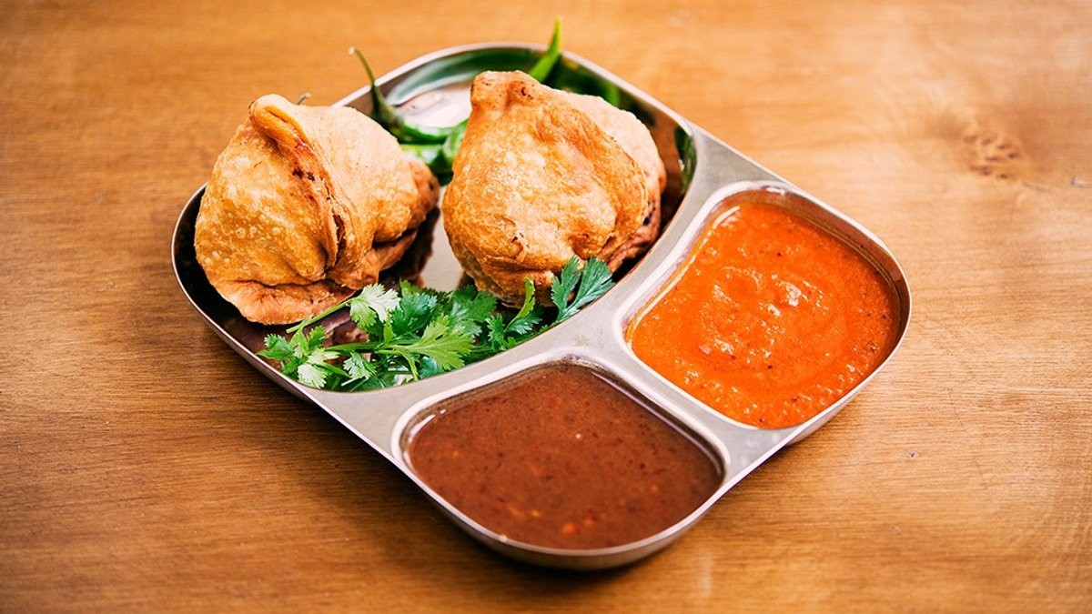 Hariprasad Samosa&Curry: food & drinks