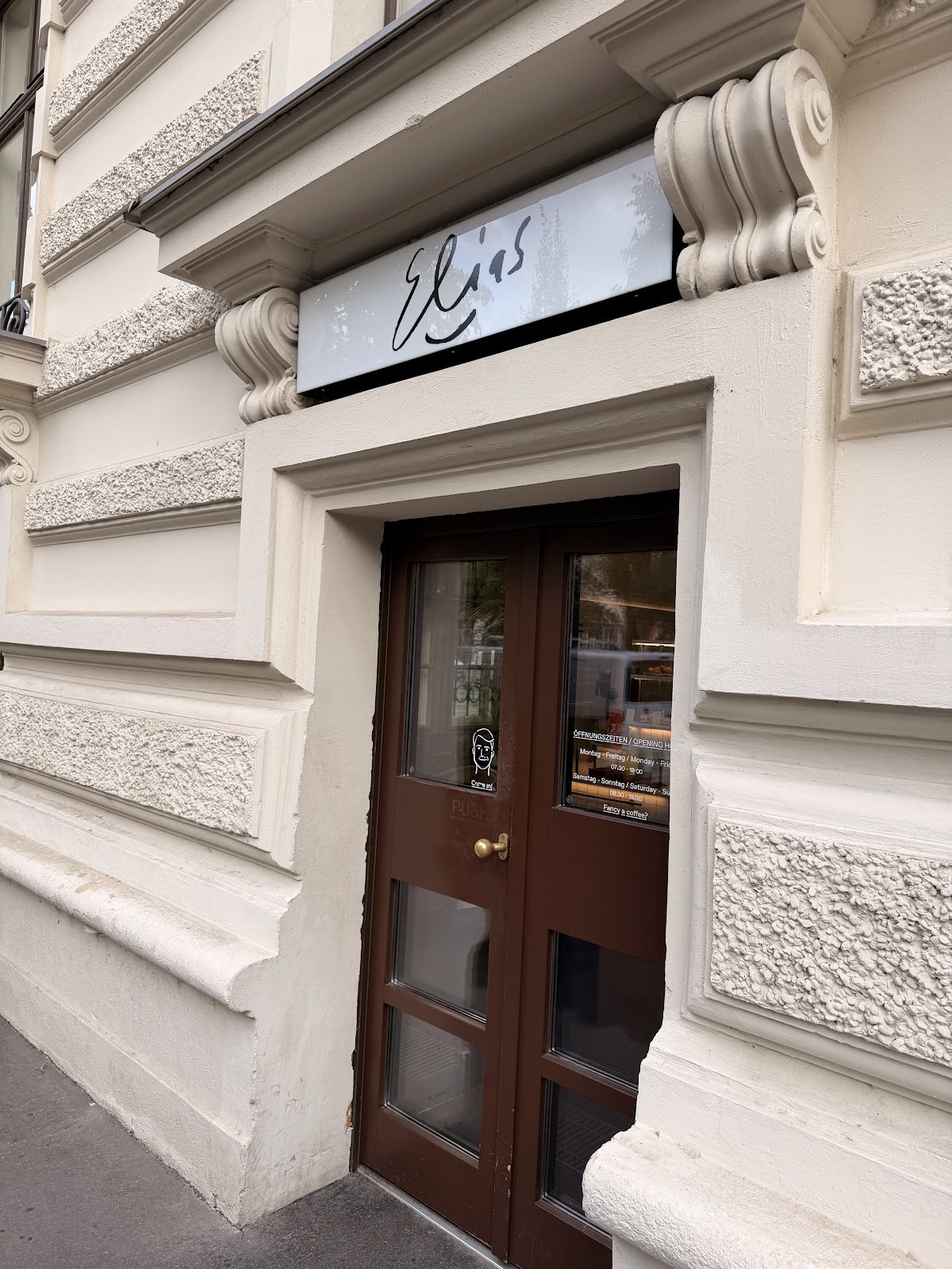 Elias Coffee Shop: the place