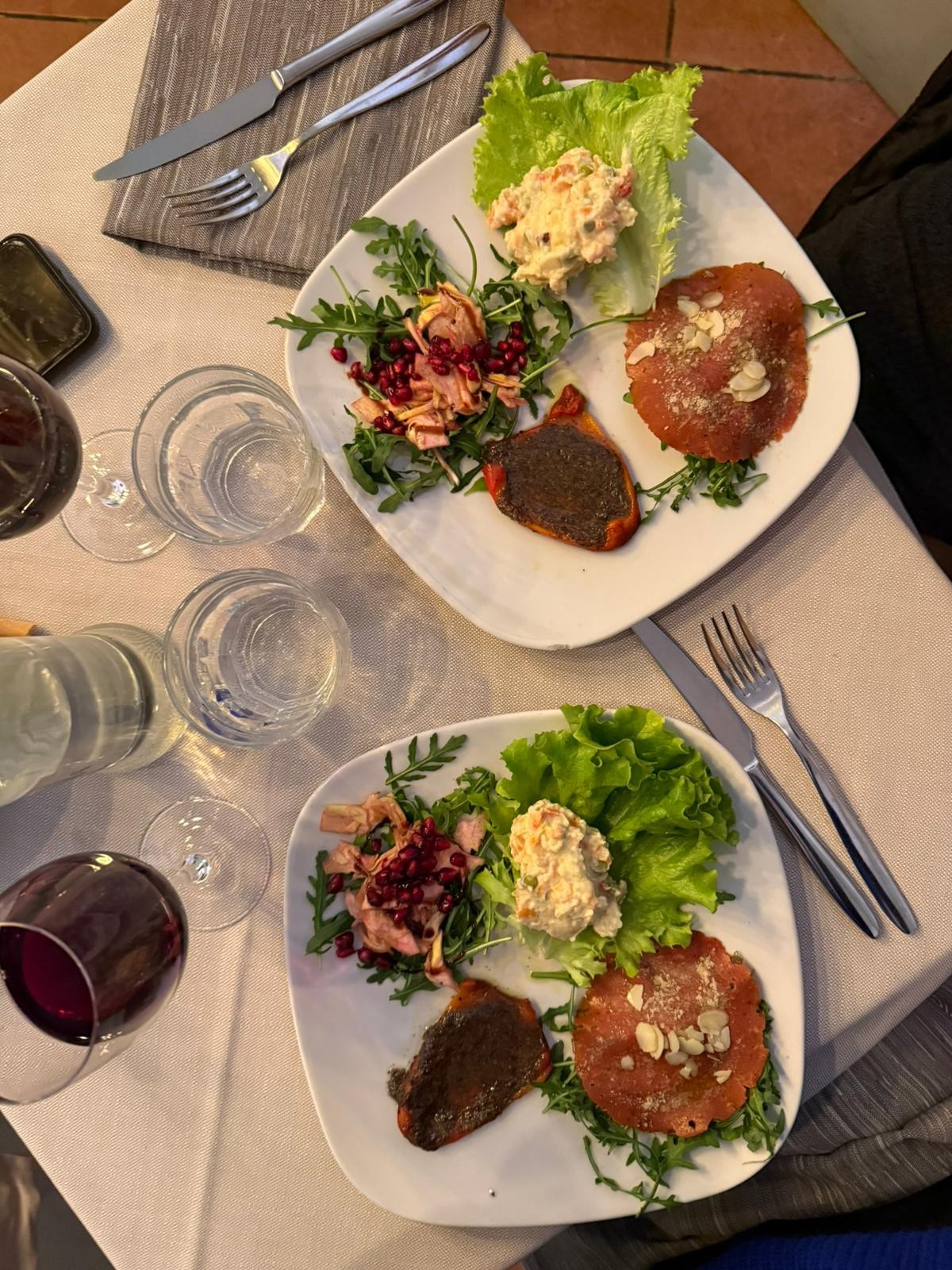 Mezzaluna: food & drinks