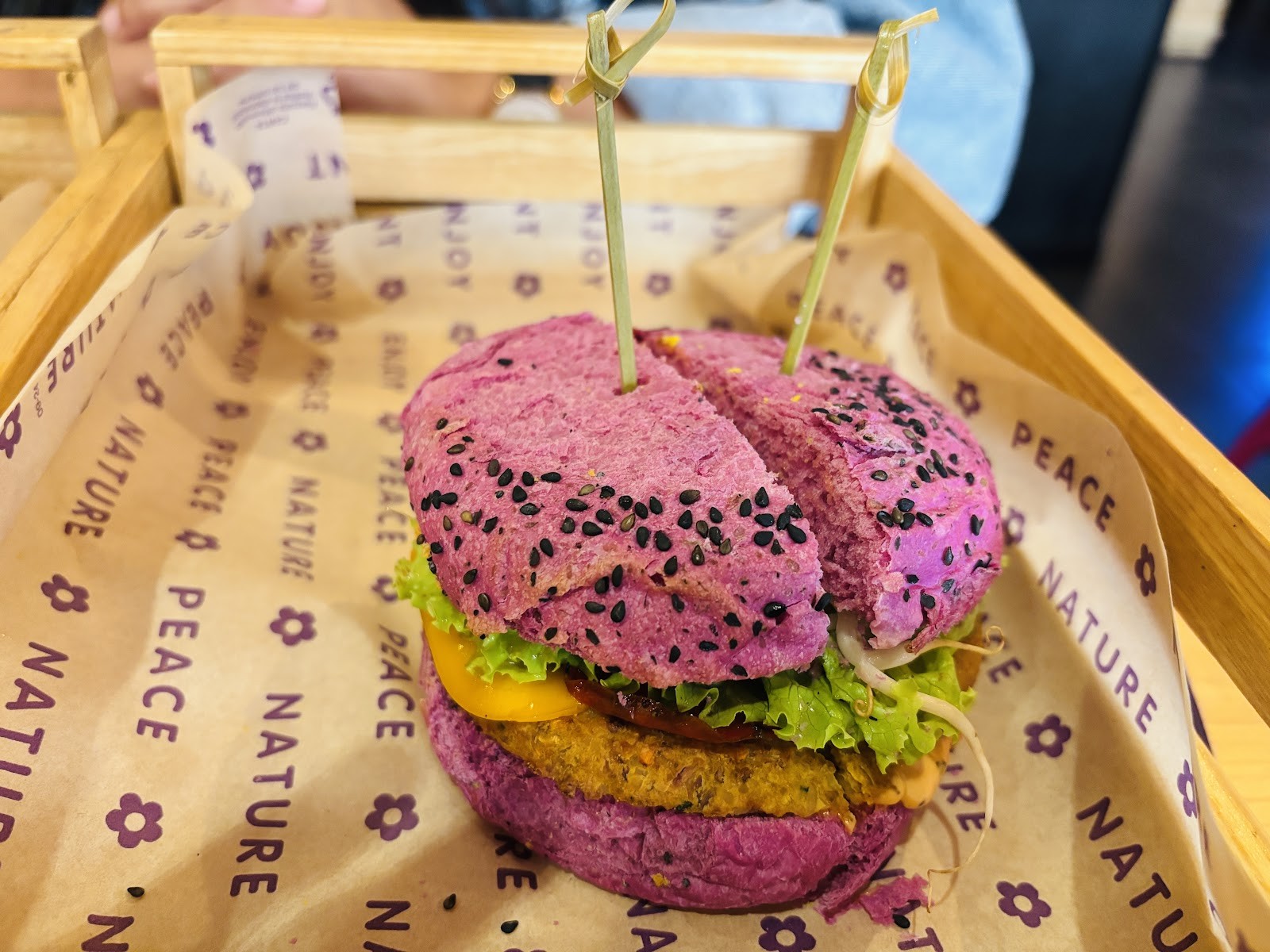 The flower burger: food & drinks