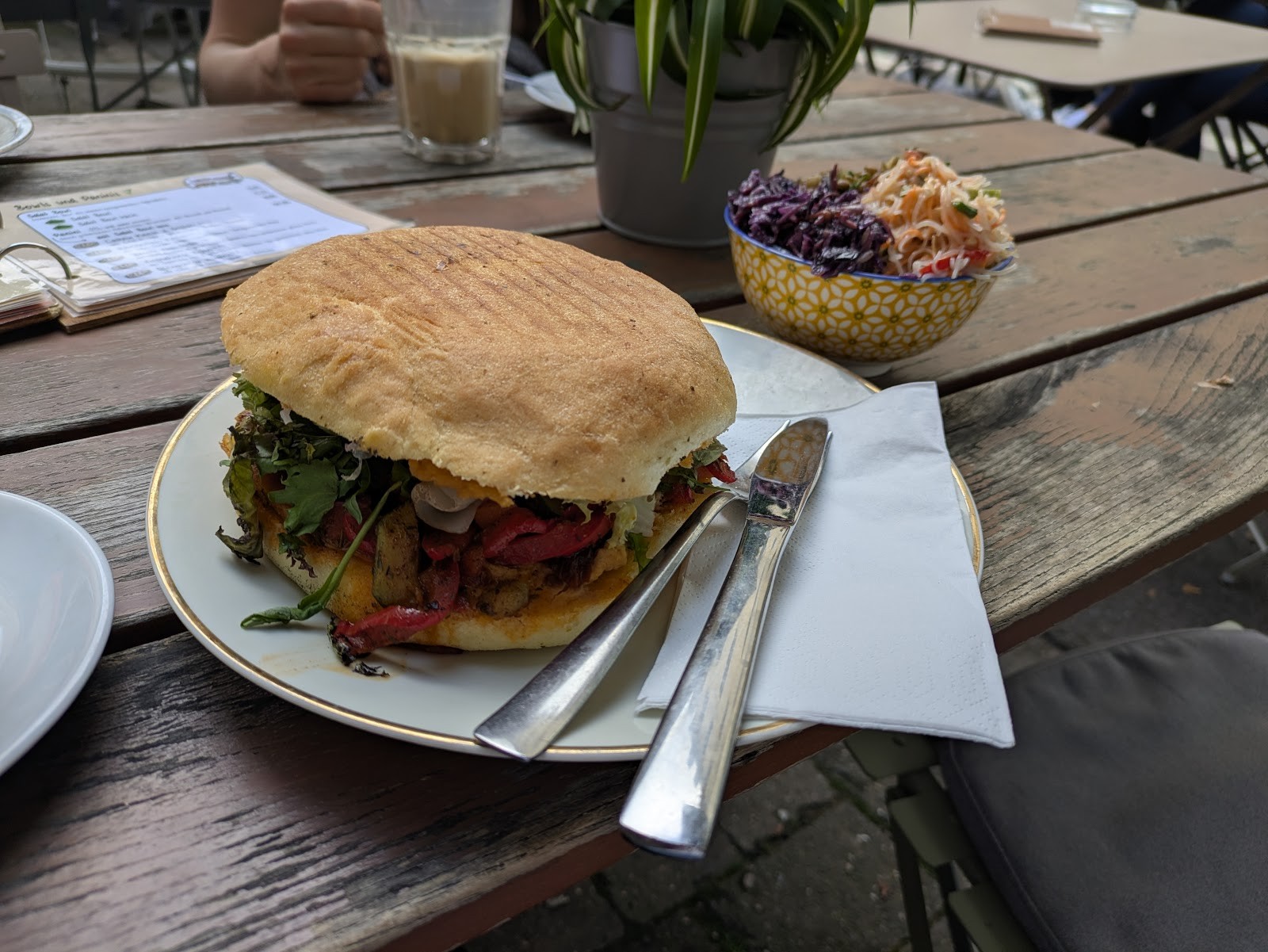 Café Rotkehlchen (Südstadt): food & drinks