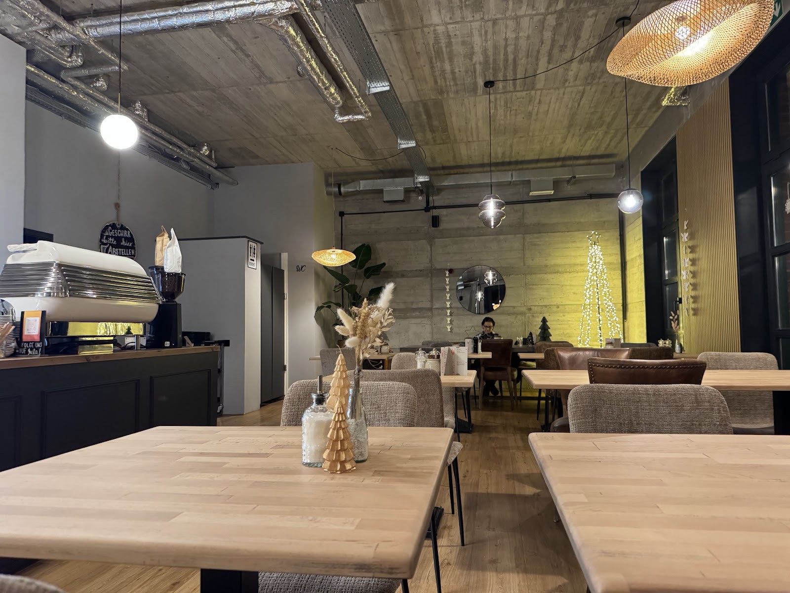 Oliv Coffee & More: the place